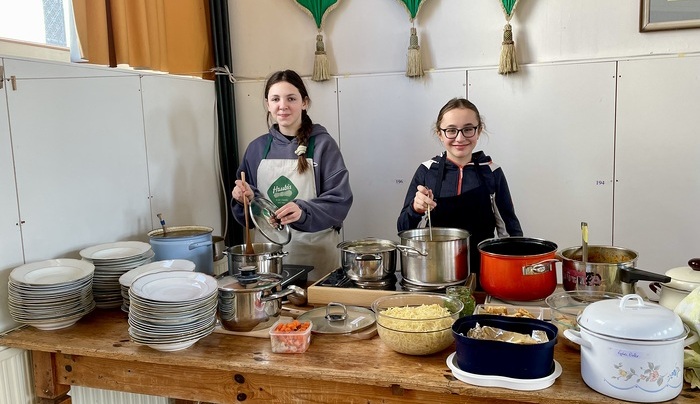 MIthilfe der Firmlinge